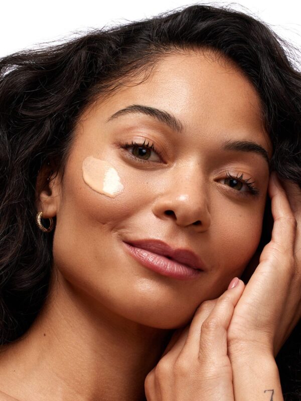 Universal Tinted Moisturizer SPF 46 - Image 4