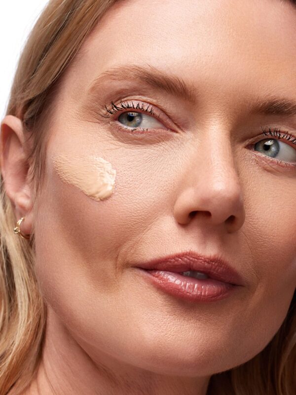 Universal Tinted Moisturizer SPF 46 - Image 5